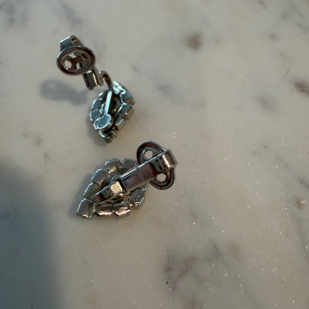 Elegant Vintage Silver Crystal Earrings - Picture 5 of 5